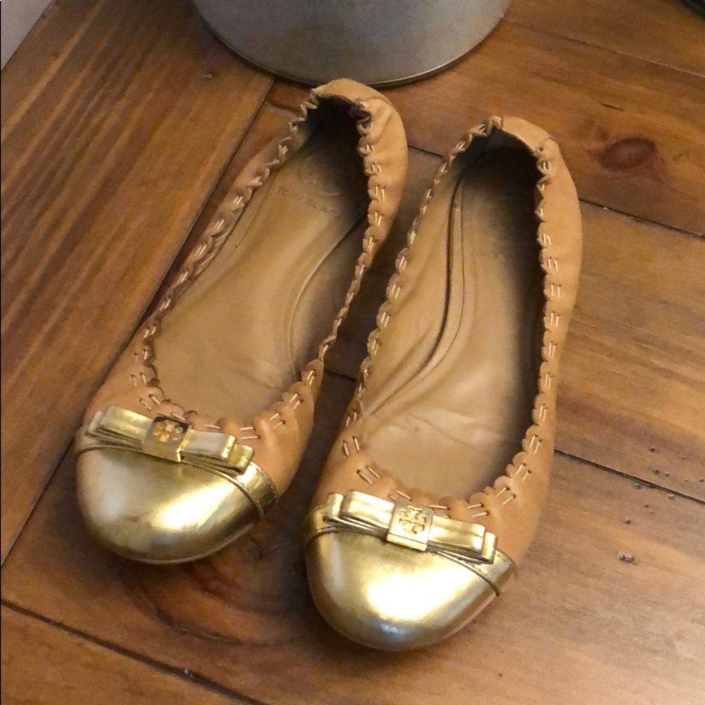 Tory Burch leather and gold bow flat